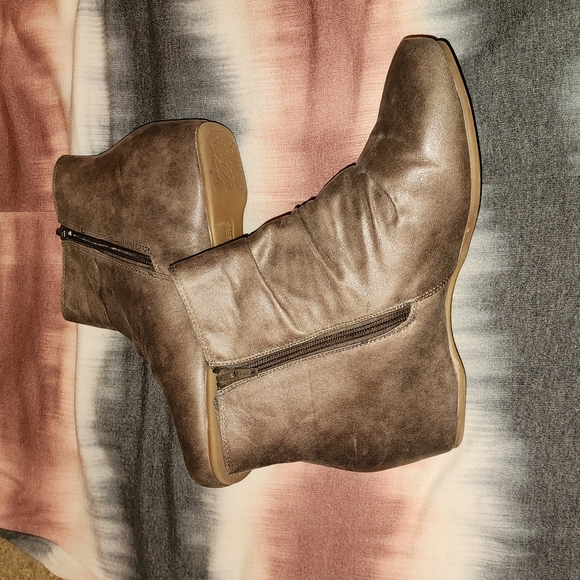 Booties - Picture 4 of 8